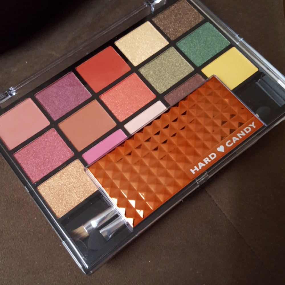 Hard Candy Earthy Vixen Shadow Palette - Picture 5 of 7